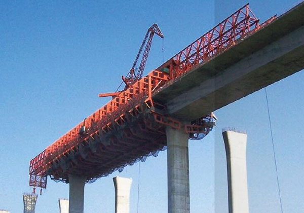 湖北移動(dòng)模架造橋機(jī)使用現(xiàn)場(chǎng)案例